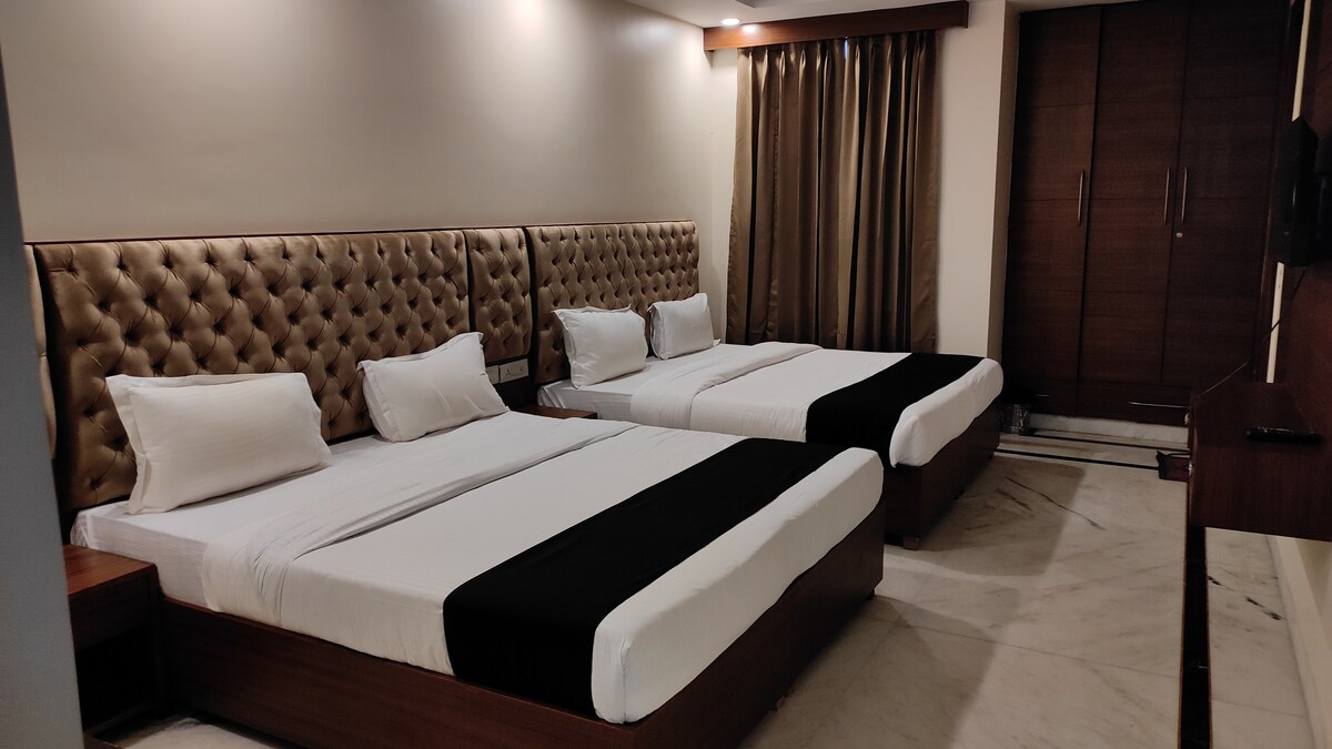 2 bedded Family Room near Delhi's airport!