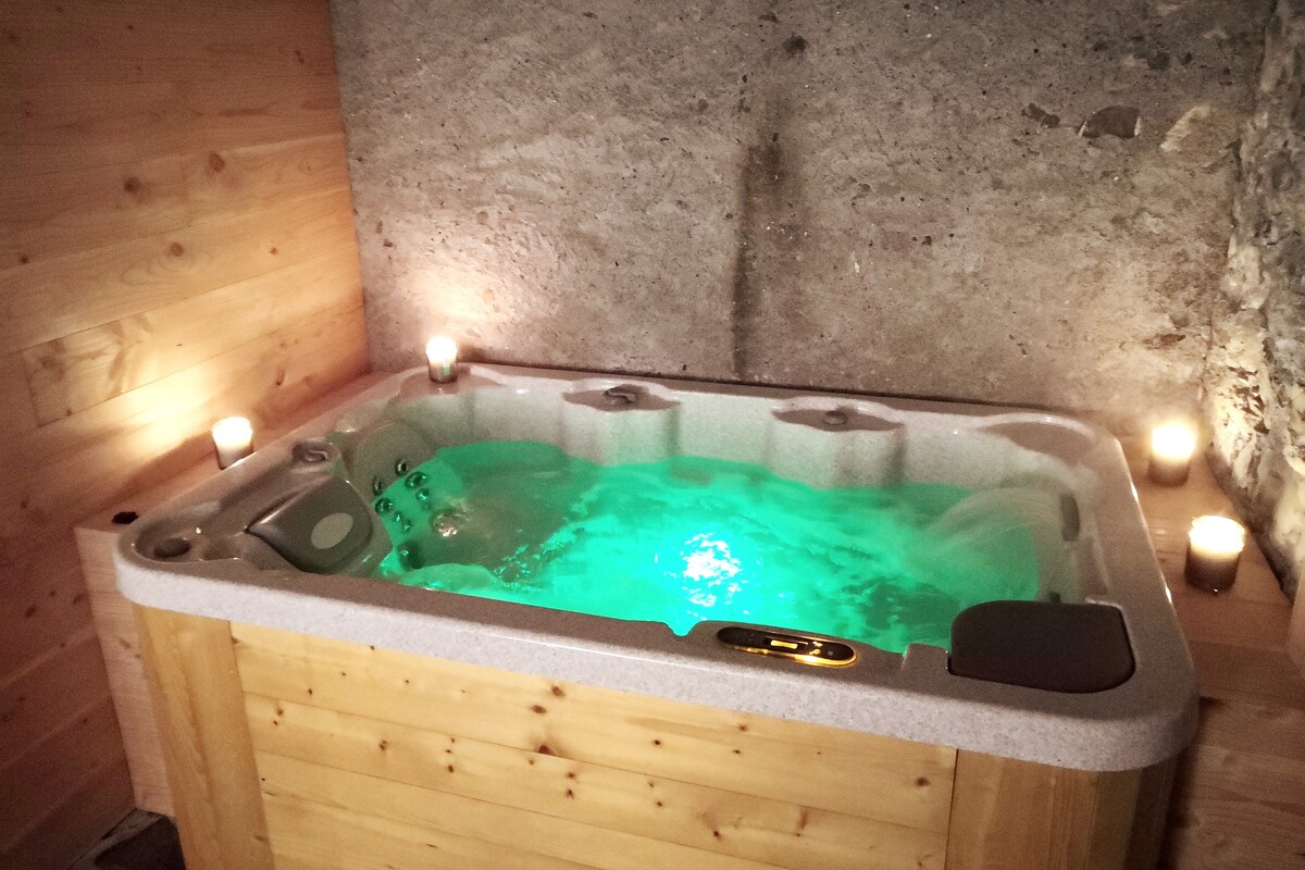 Chez Lucienne Jacuzzi et Sauna privé