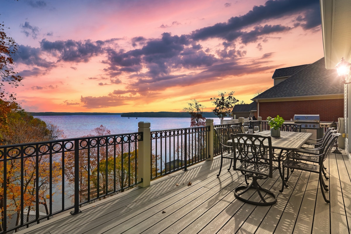 Luxury Pickwick Lake home with Million Dollar View