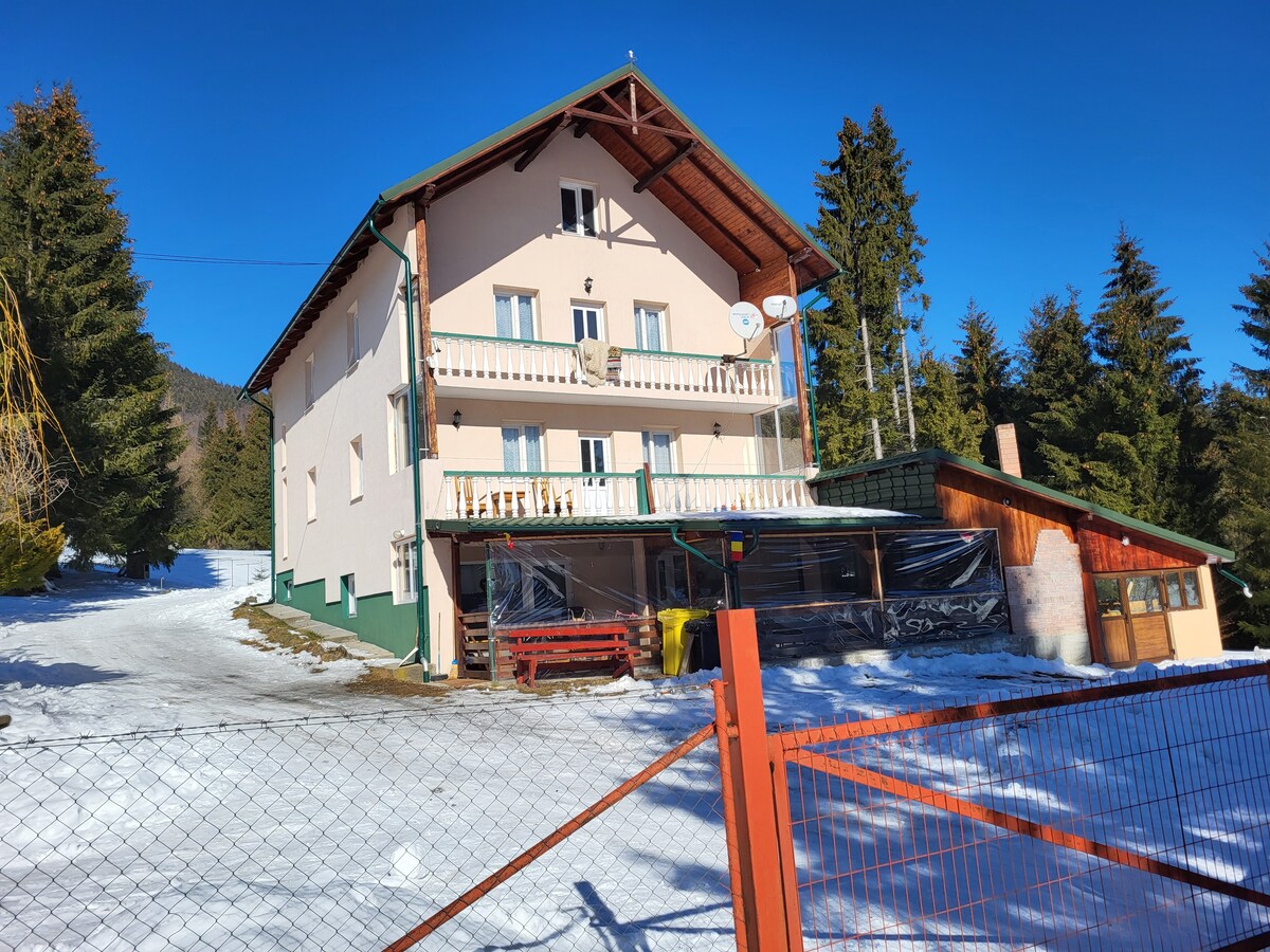 Cabana Zimbroaia 8 camere in Piatra Fântânele