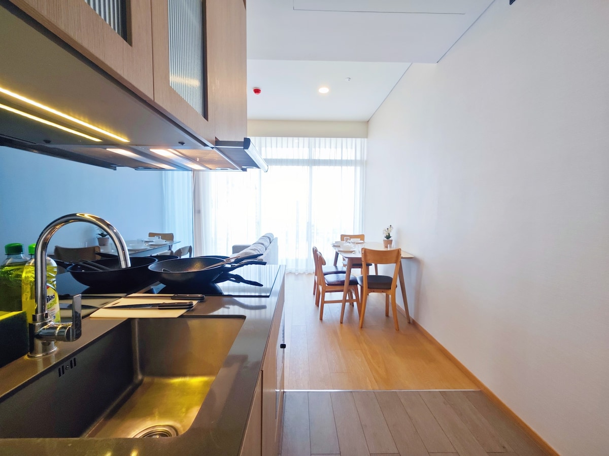 S42#BTS ekamai/ 曼谷市中心高端公寓/时尚两房一厅/可做饭/免费泳池