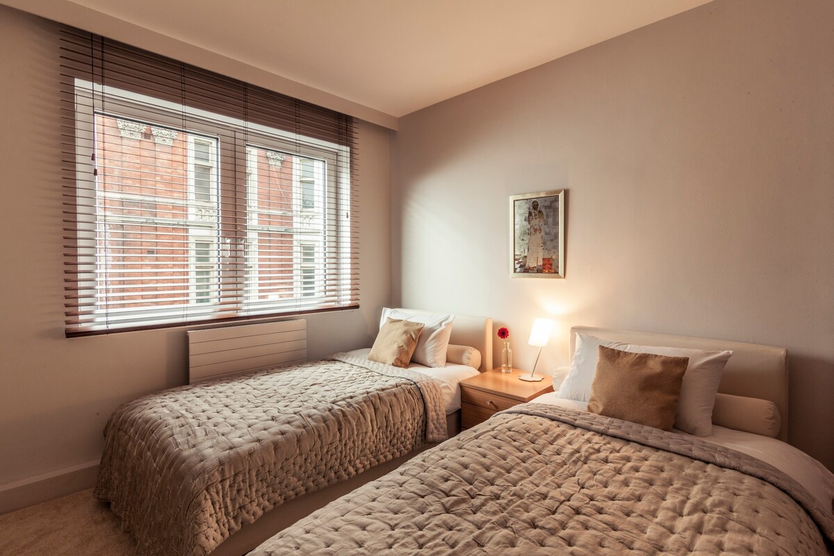 Magnificent Mayfair 2bed overlooking Green Park