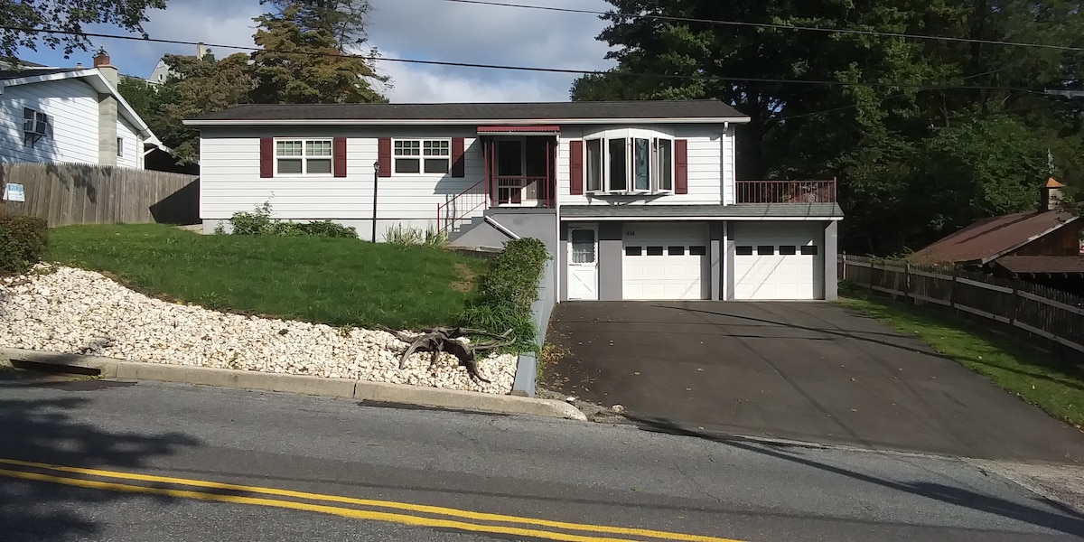 Quiet Schuylkill Haven home, garage parking