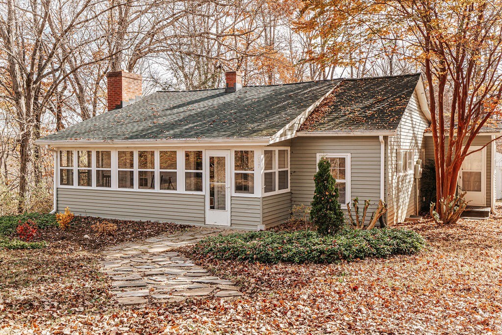 Artisan 's Cottage ： Woodsy +私密，位于151的中心地带
