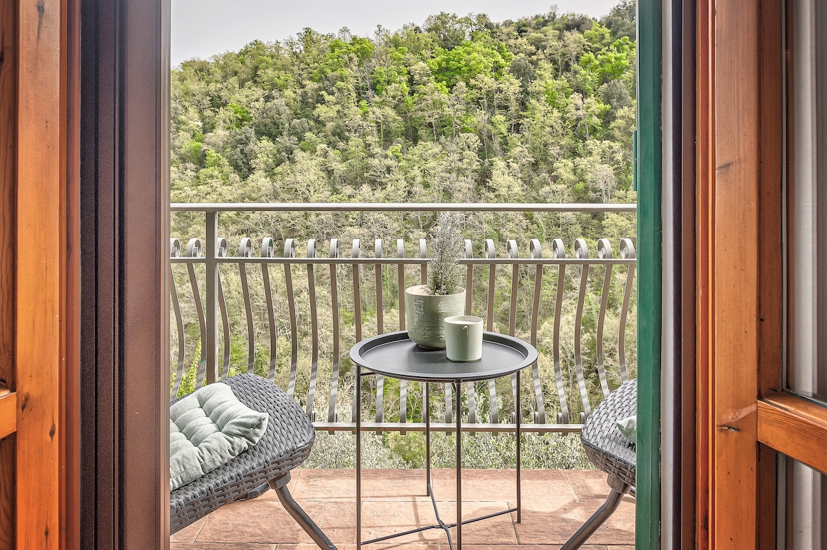 Charming apartment,balcony, beautiful view, A/C