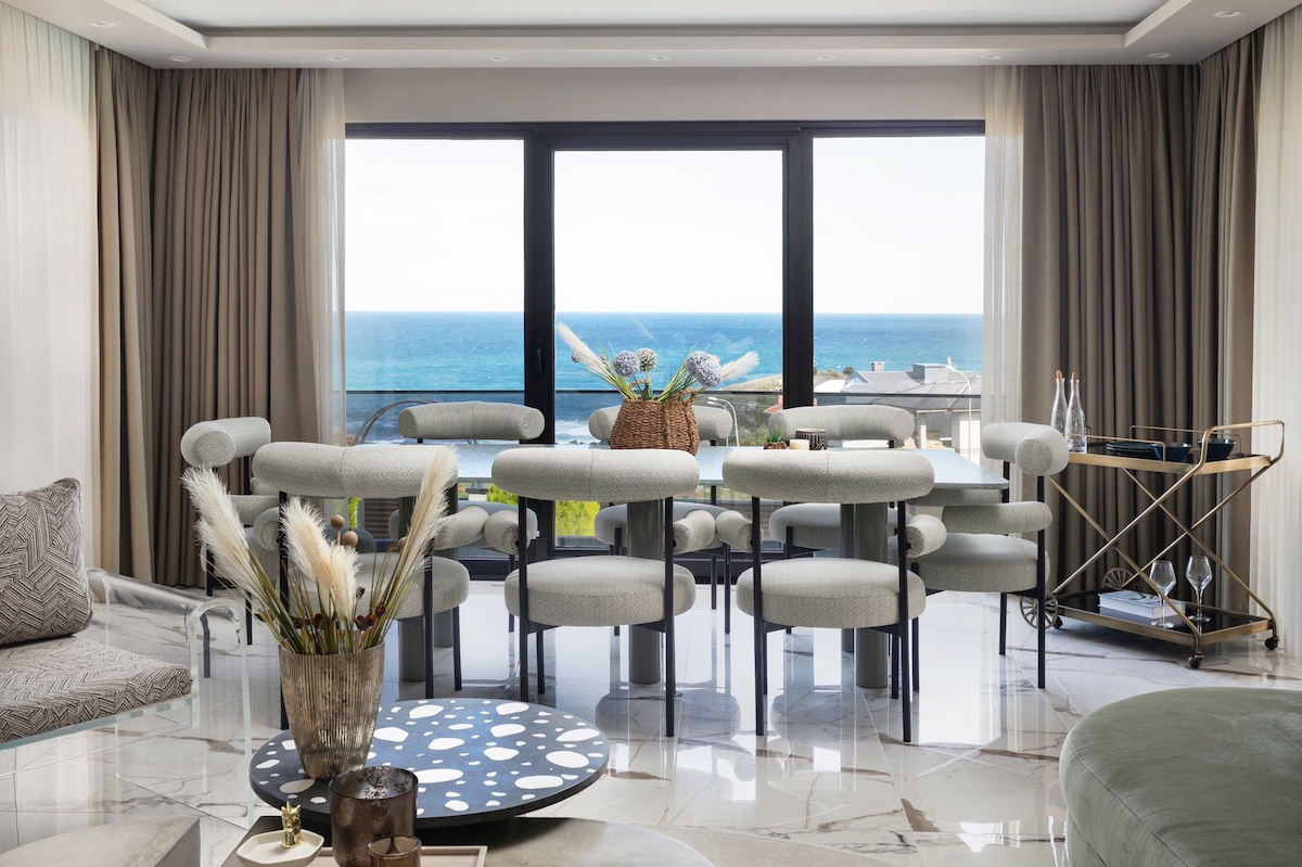 Luxury 4-bedroom villa by the sea