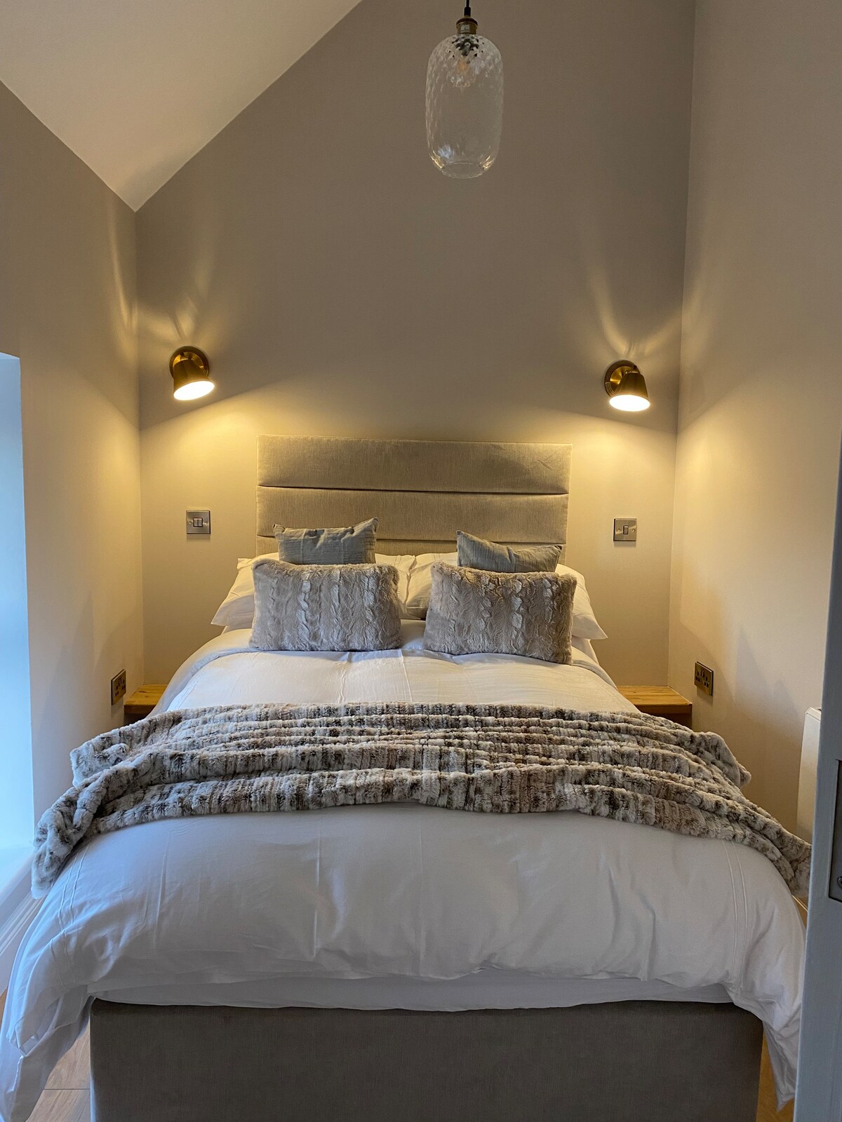 Luxurious 4-Bed Farmhouse on the Dingle Peninsula