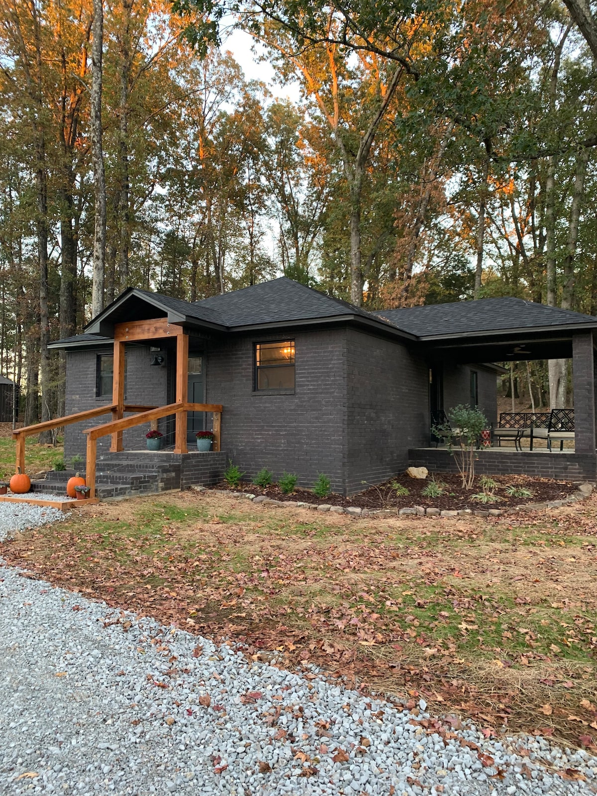 Cozy 2 Bedroom Cottage