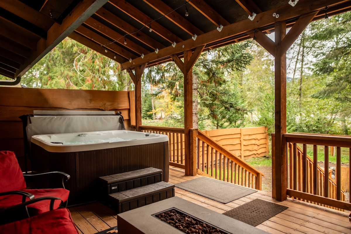 Cabin on the river- Covered Deck/Hot Tub
