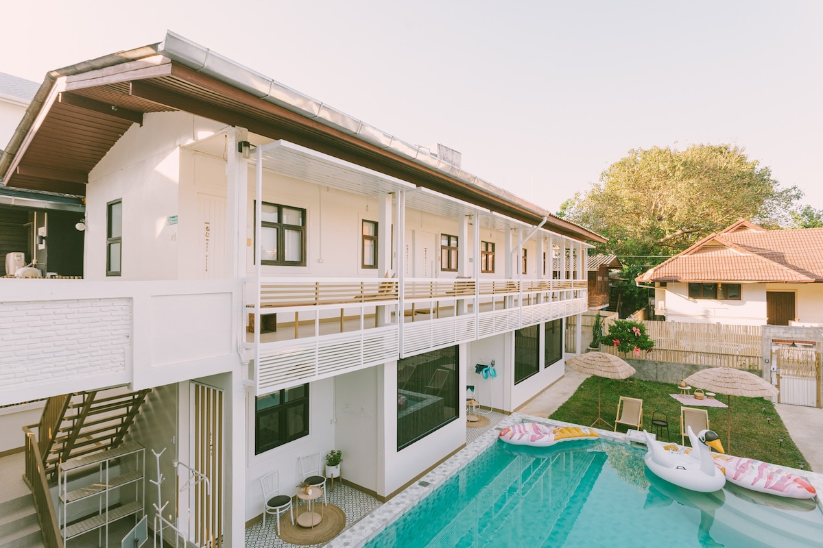 Small Private room in Moji Pool villa near Thapae