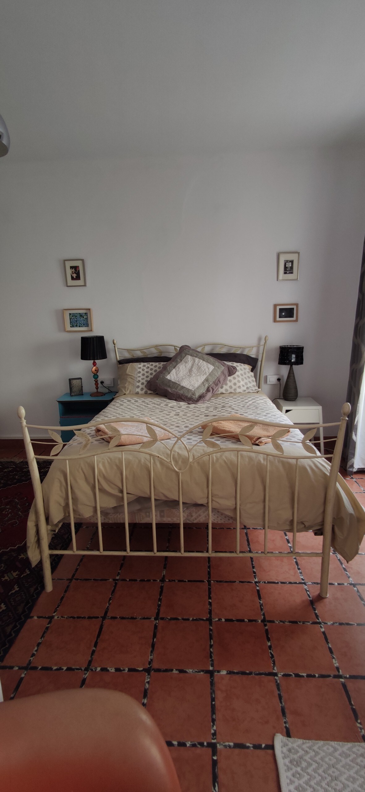 Heating, air con, comfy bedroom, central Figueres.
