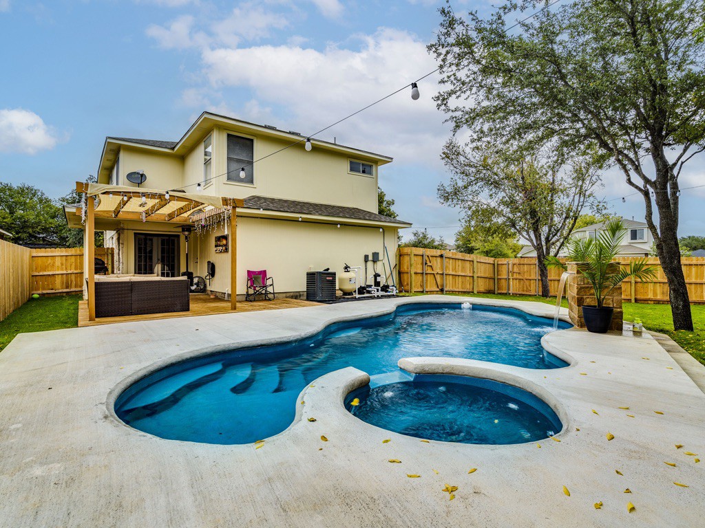 Paradise Oasis
Private pool w/Hot Tub 4BR, 2.5BA