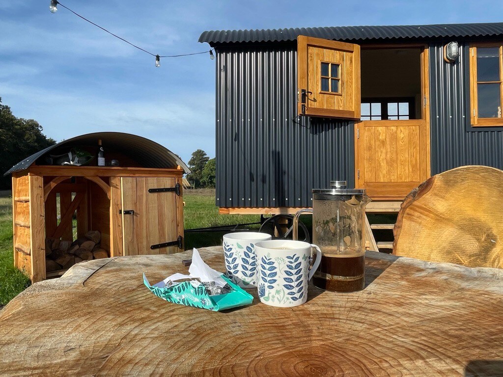 Kite, luxury shepherd's hut on private estate