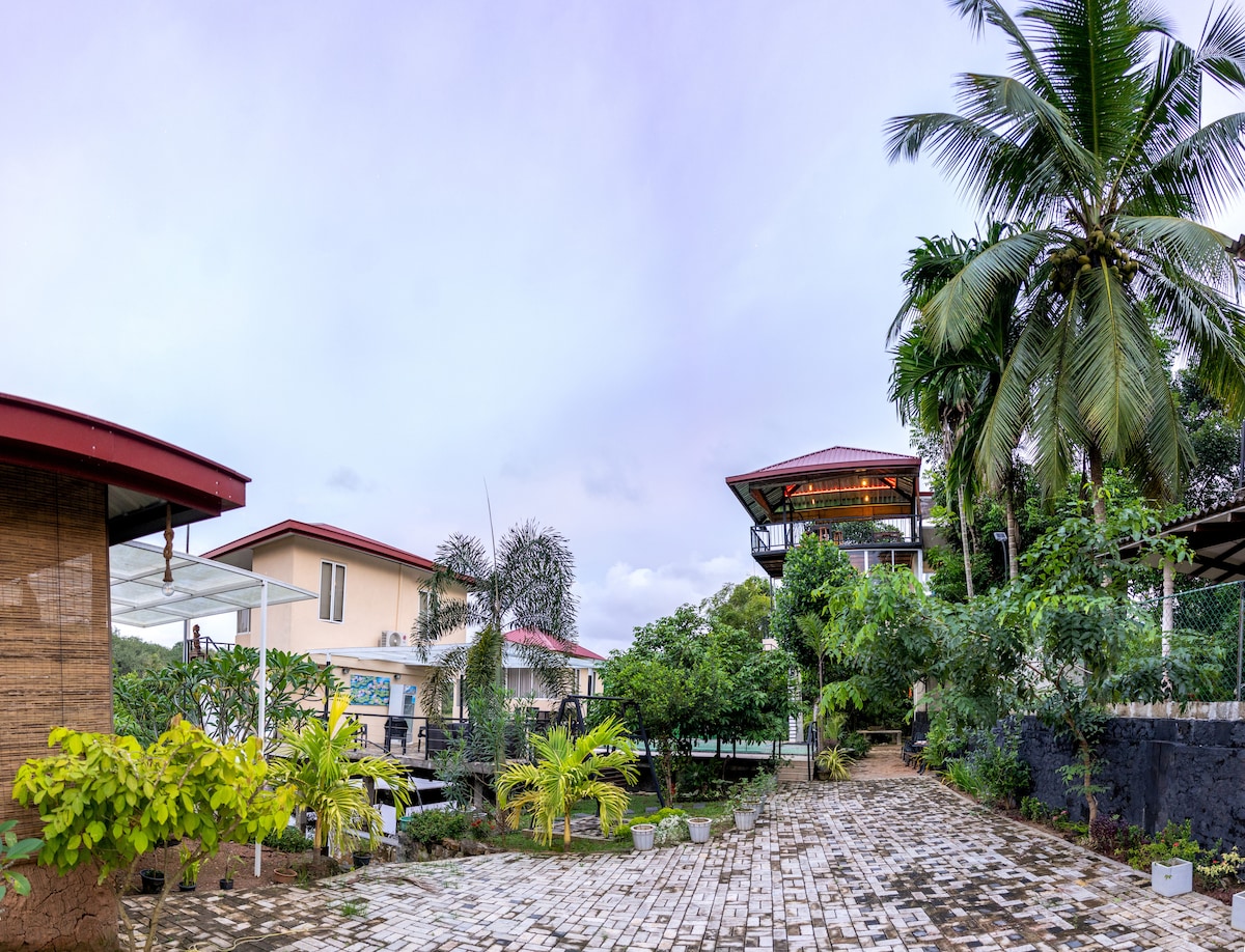 Savenndra Resorts with a pool