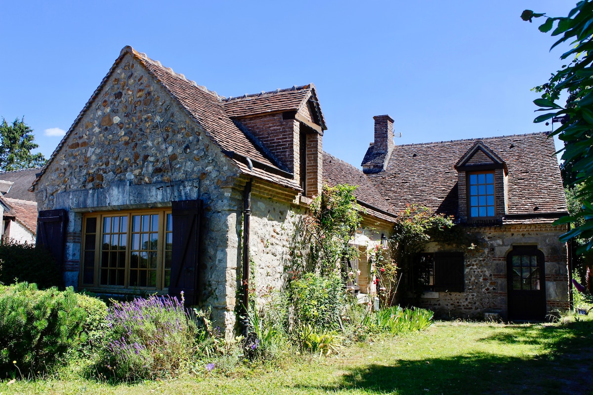 Maison de charme en bord de Loire sauvage.