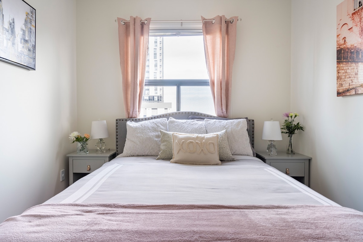Quiet 1- bed-condo in Corktown