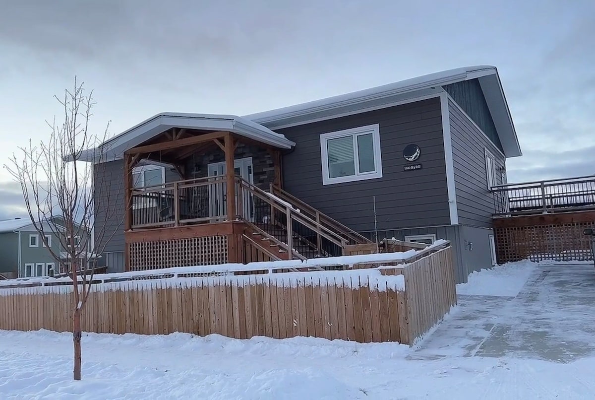 Entire Guest suite  & Vacation home in Whitehorse