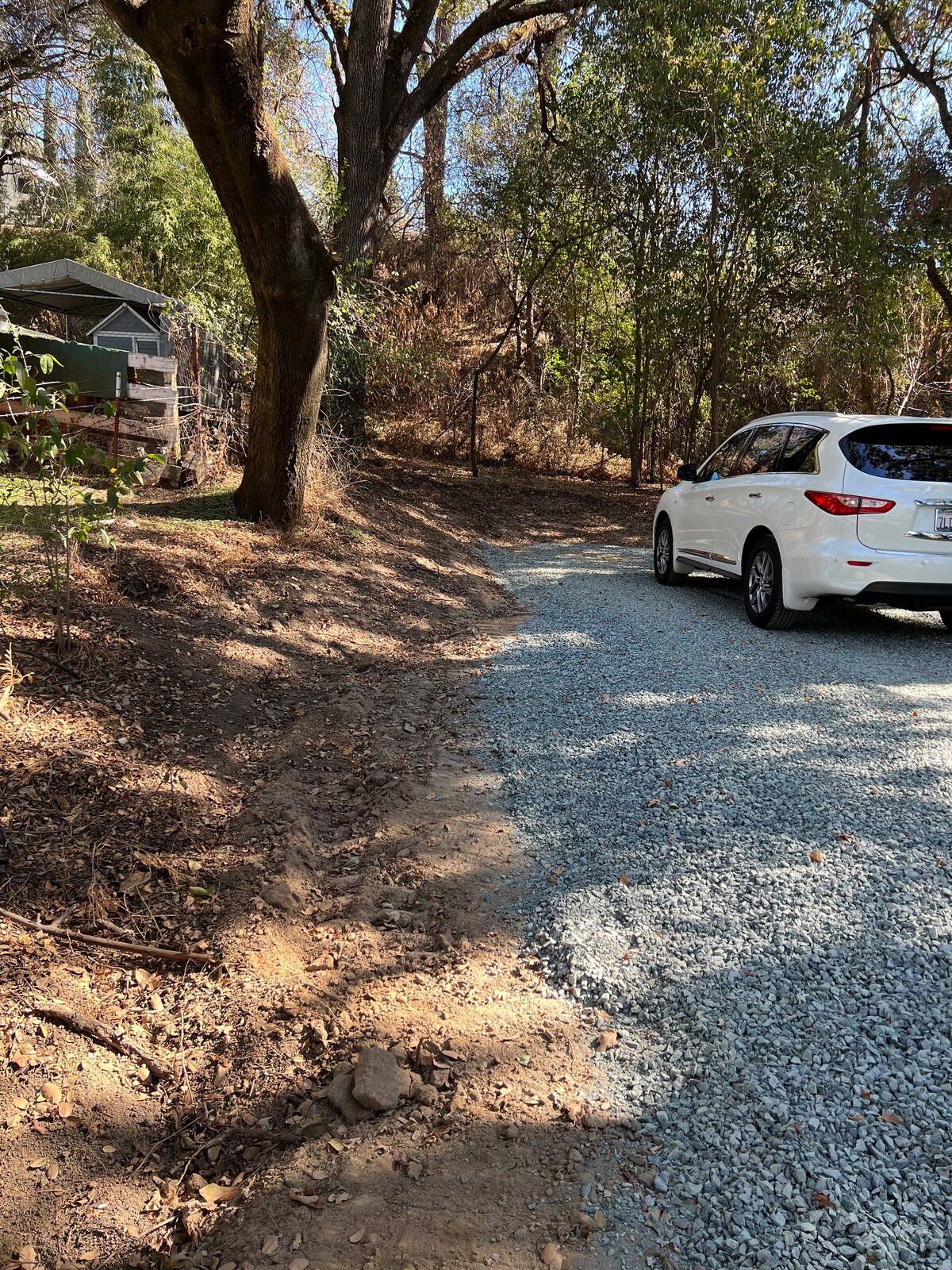 干净的露营车露营地，背靠80号高速公路，仅限返回