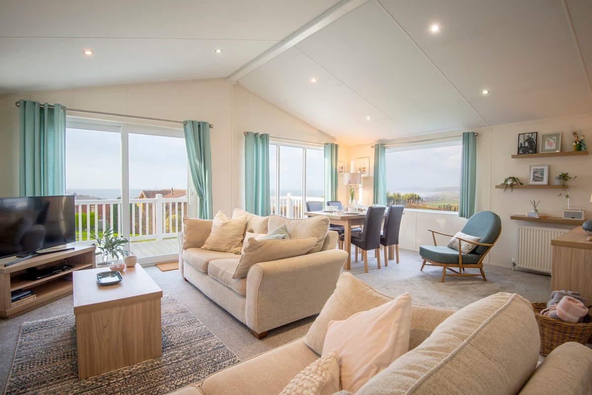 Bay View Lodge Brynowen, a perfect Holiday retreat