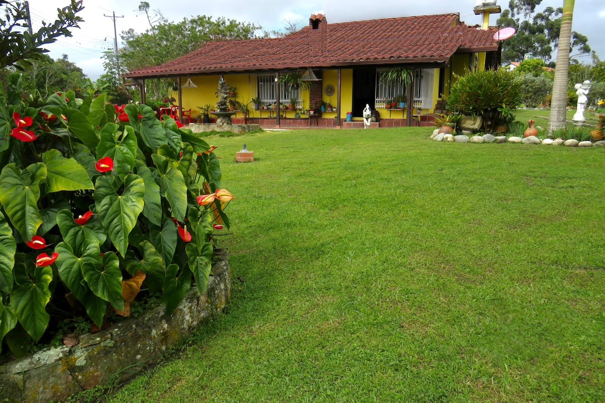 Bella casa de campo, con Hidrospa y zonas verdes