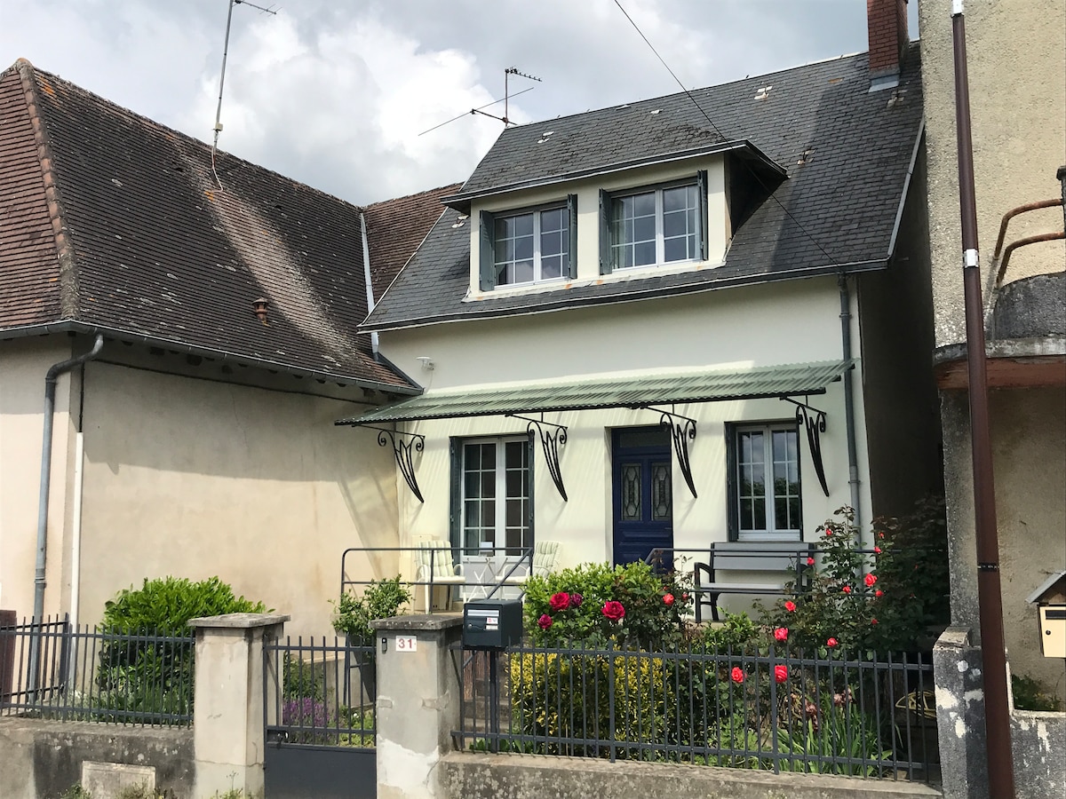 Cheerful 2-bedroom townhouse close to castle