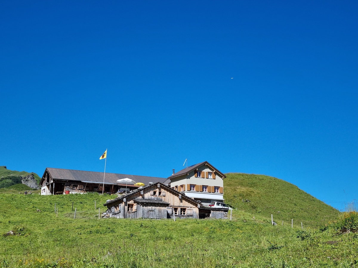 Alpluft schnuppern auf der Oberalp im Schächental