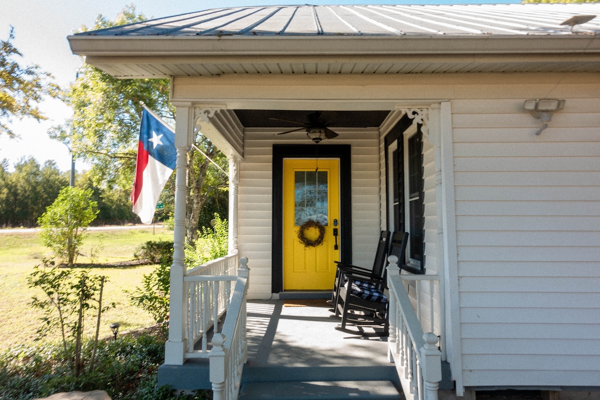 A Quaint 1940s Farmhouse Near Round Top, TX