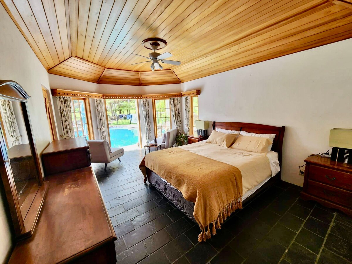 Private Bedroom with  pool on your doorstep