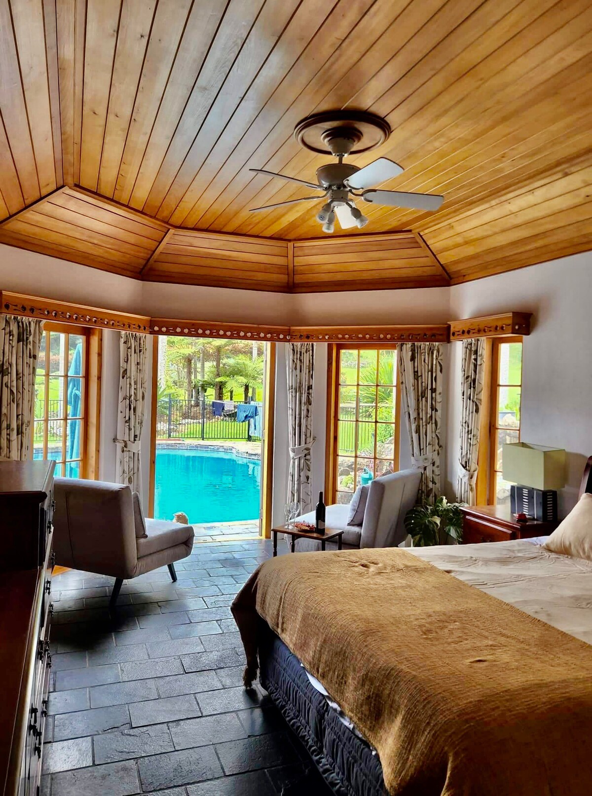 Private Bedroom with  pool on your doorstep