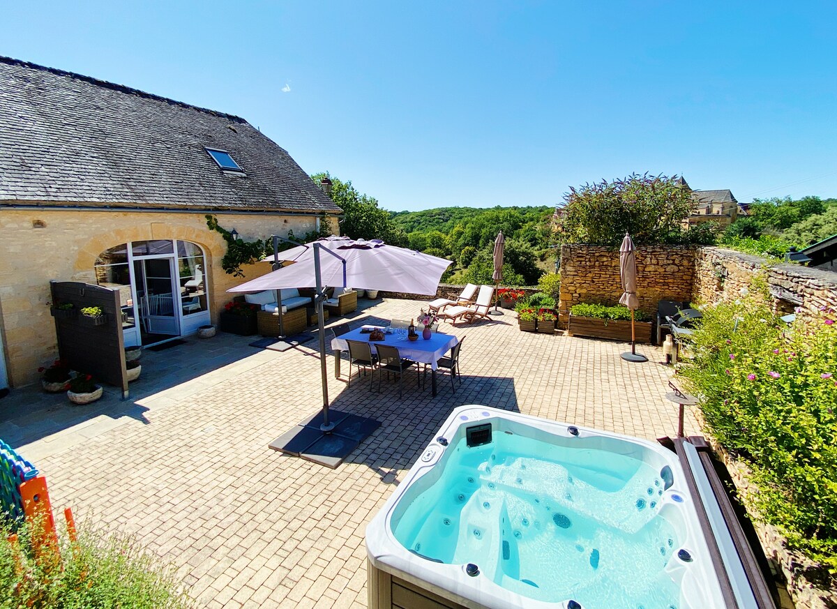 Beautiful Cottage with spa near Sarlat la Canéda.