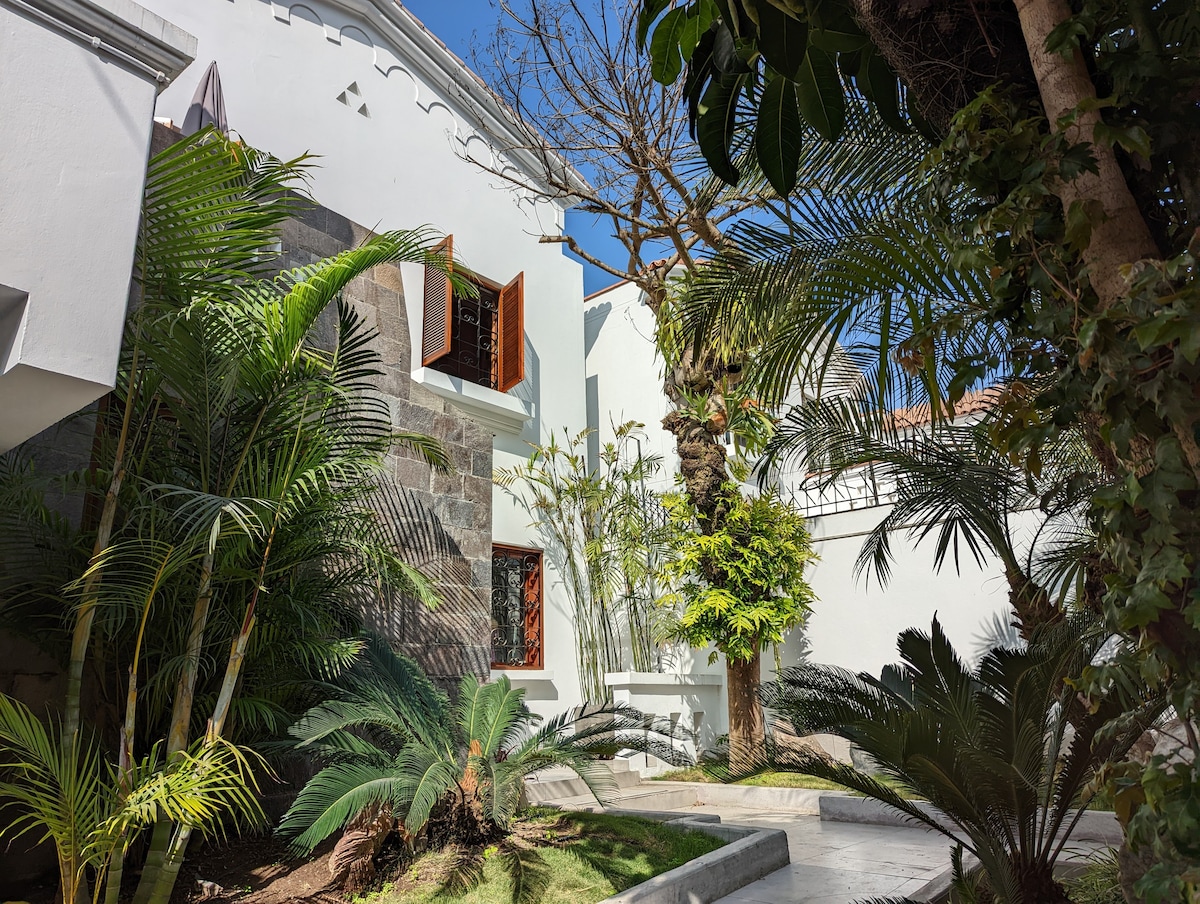 Lima Luxury Home & Garden Paradise