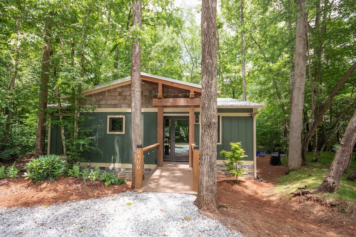 “Water’s Edge”: Creek front, Hot Tub, Wifi