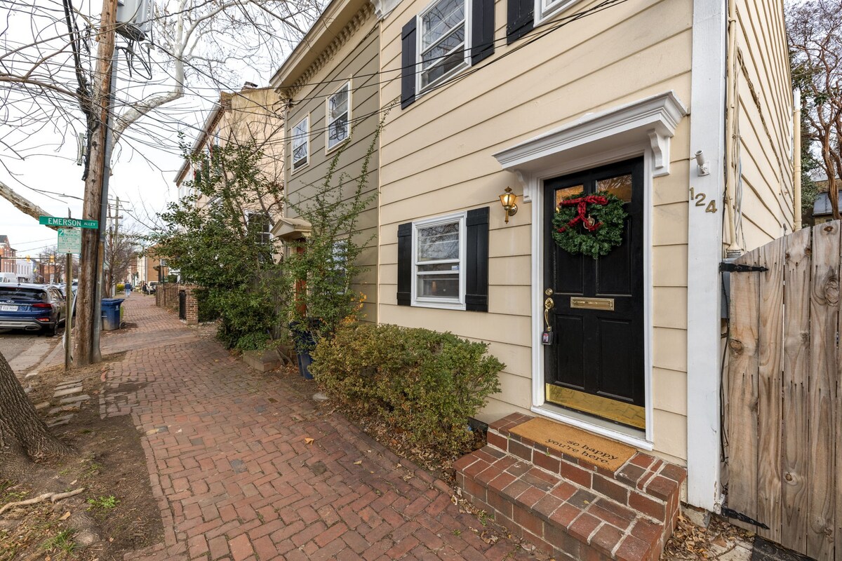 Charming Townhome in Old Town!