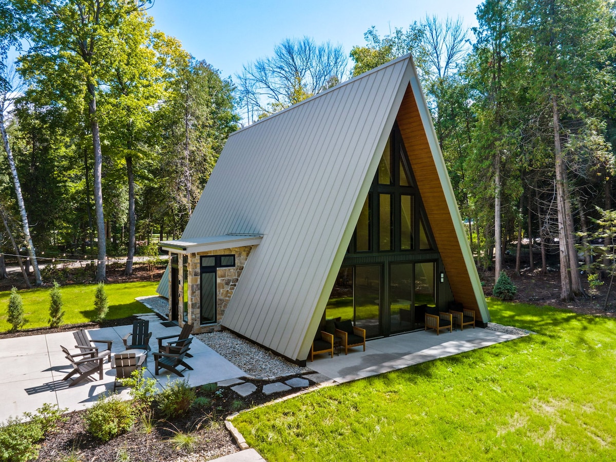 Luxury A-Frame w/Sauna & Lake Access