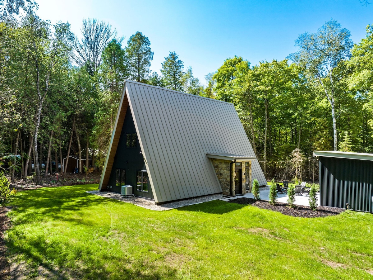 Luxury A-Frame w/Sauna & Lake Access