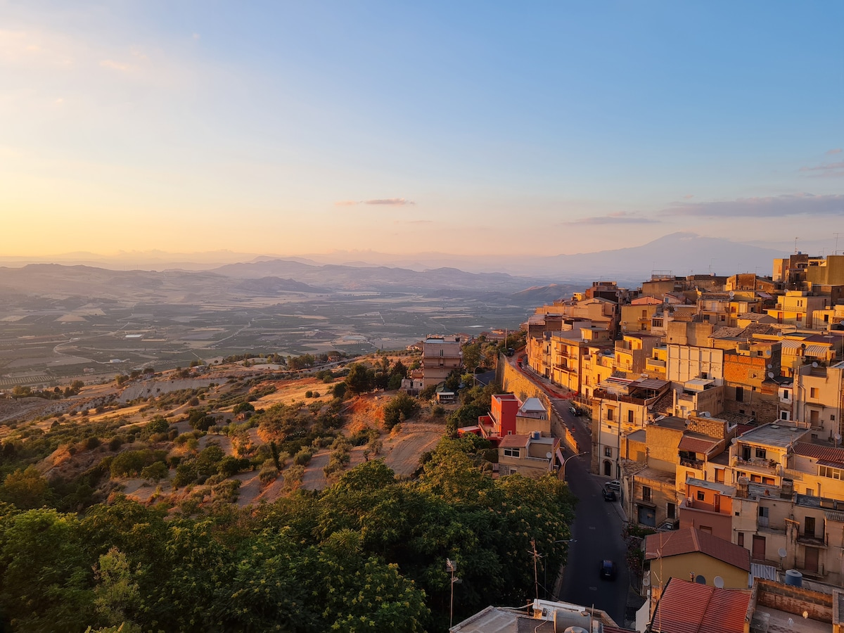 Mineo Townhouse with incredible views of Mt Etna