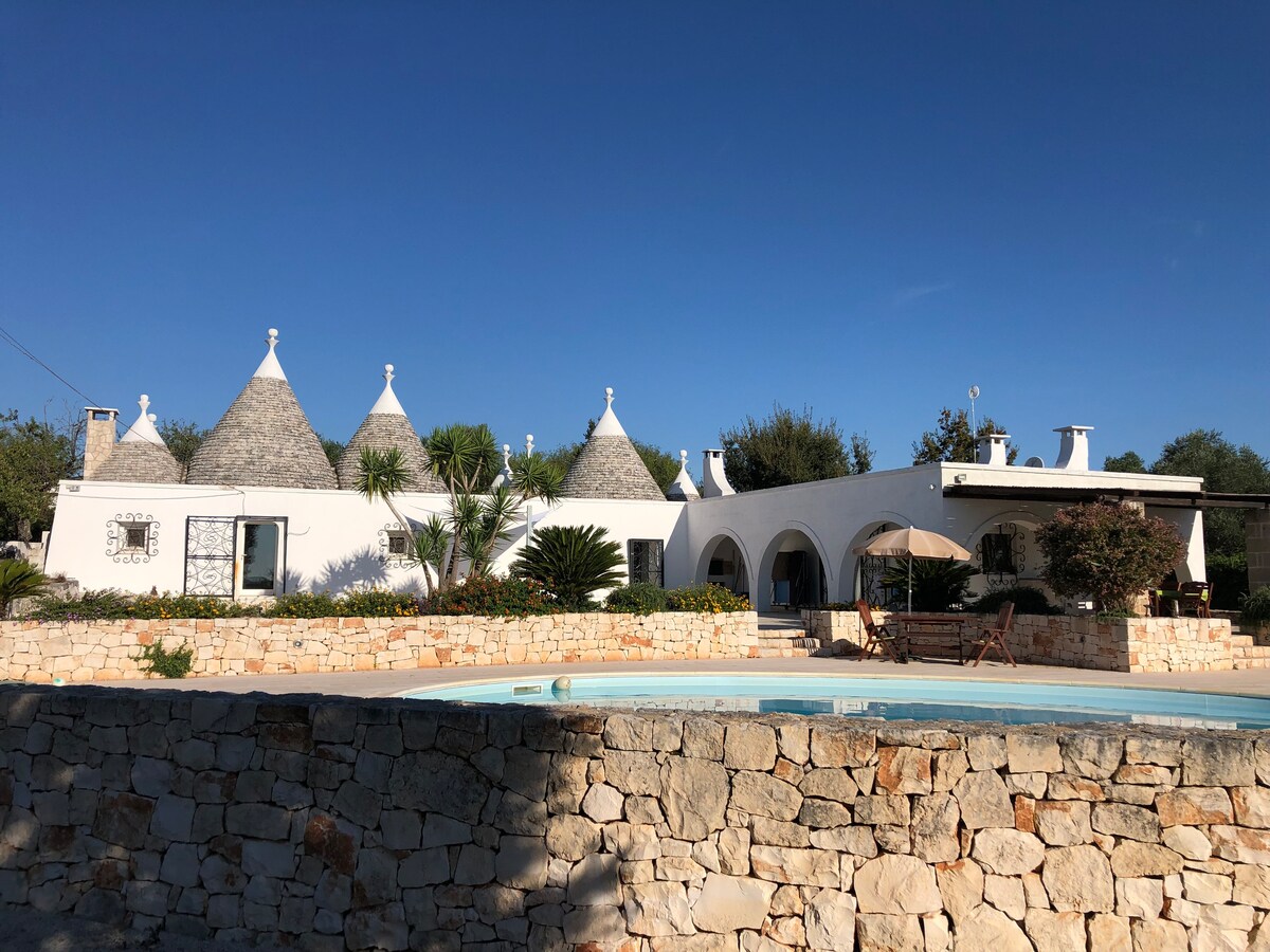 Amazing Luxury Traditional Trullo with Pool