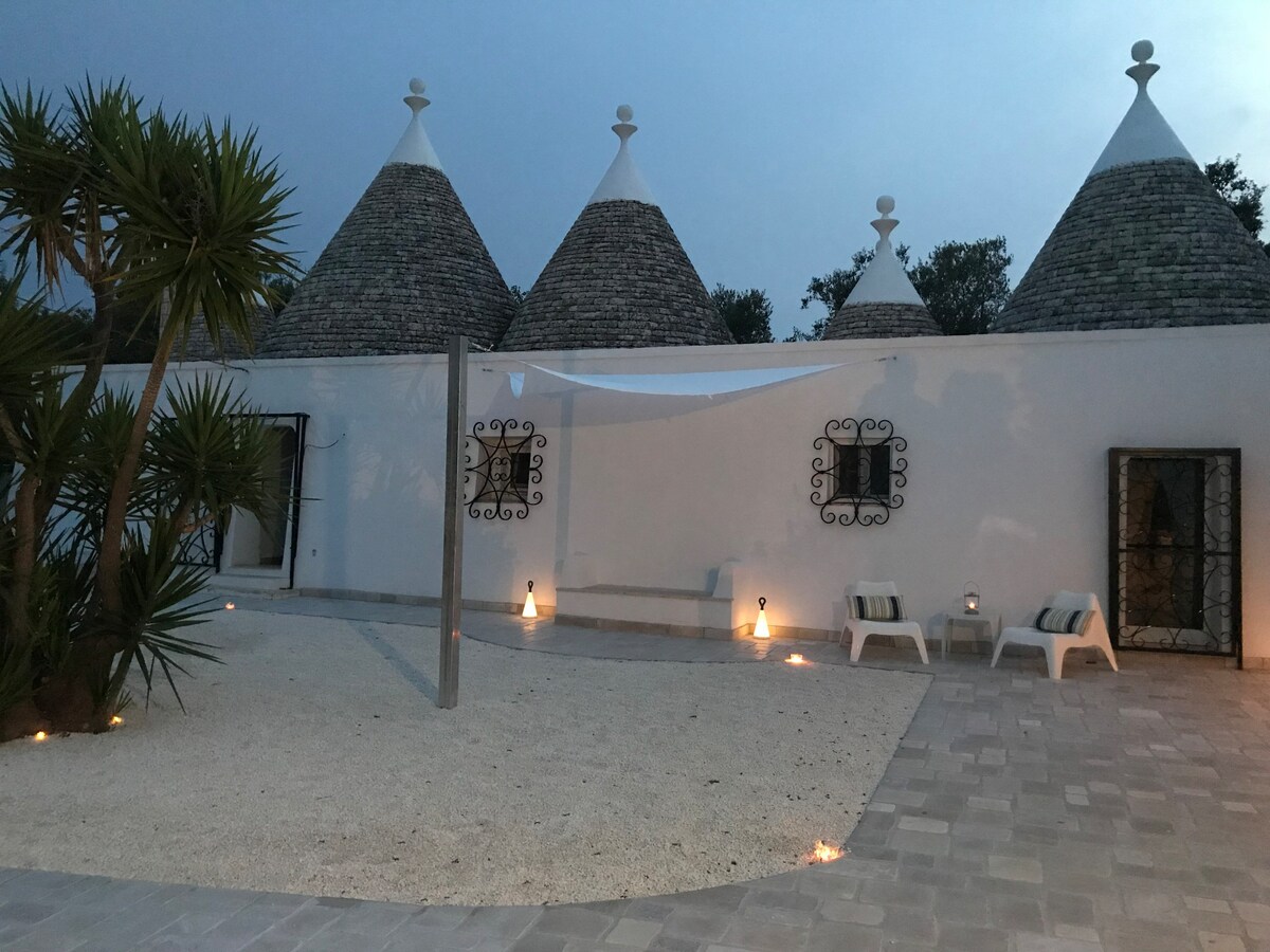 Amazing Luxury Traditional Trullo with Pool