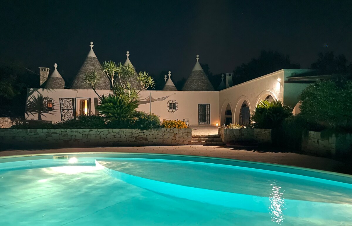 Amazing Luxury Traditional Trullo with Pool