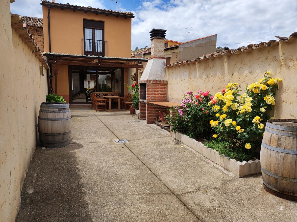 Acojedora Casa Rural en plena Ribera del Duero