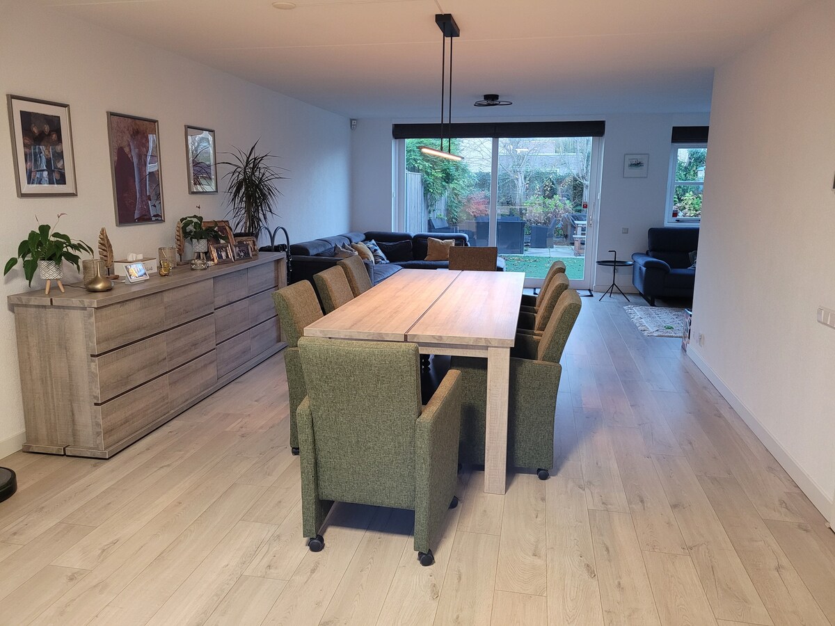 Spacious family home for 8 pax 25 min to Amsterdam