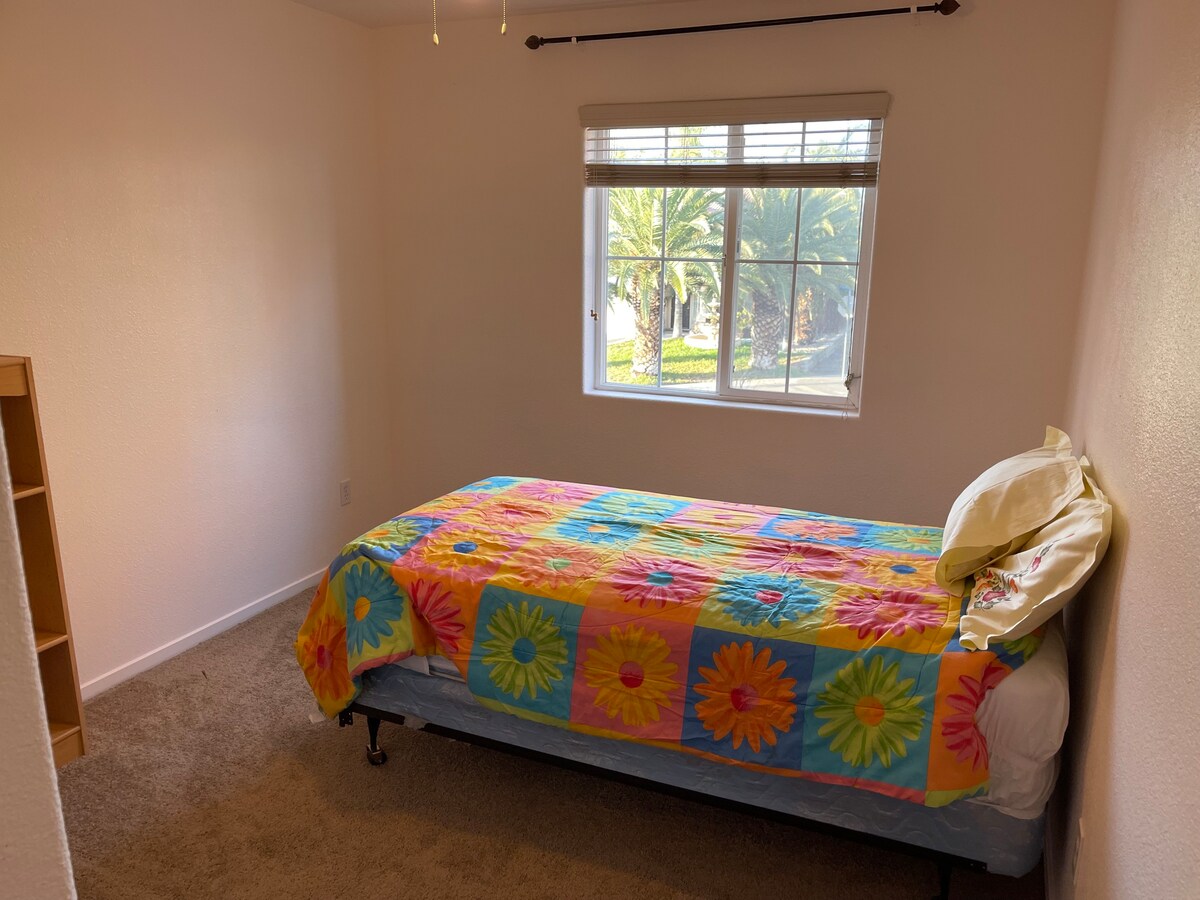 5 bedroom home - Porterville