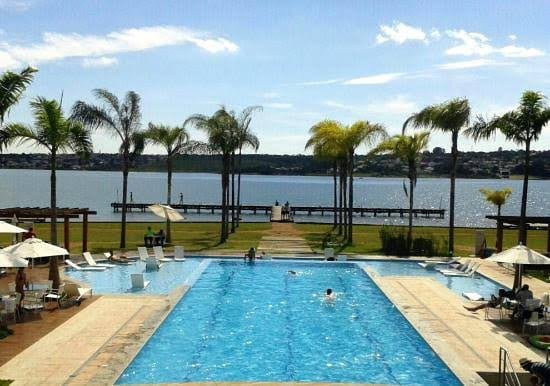 Condomínio Beira lago c/ piscina, spa, jogos