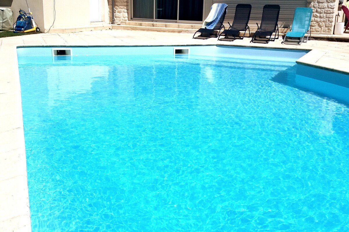 Charmante maison de vacances avec piscine chauffée
