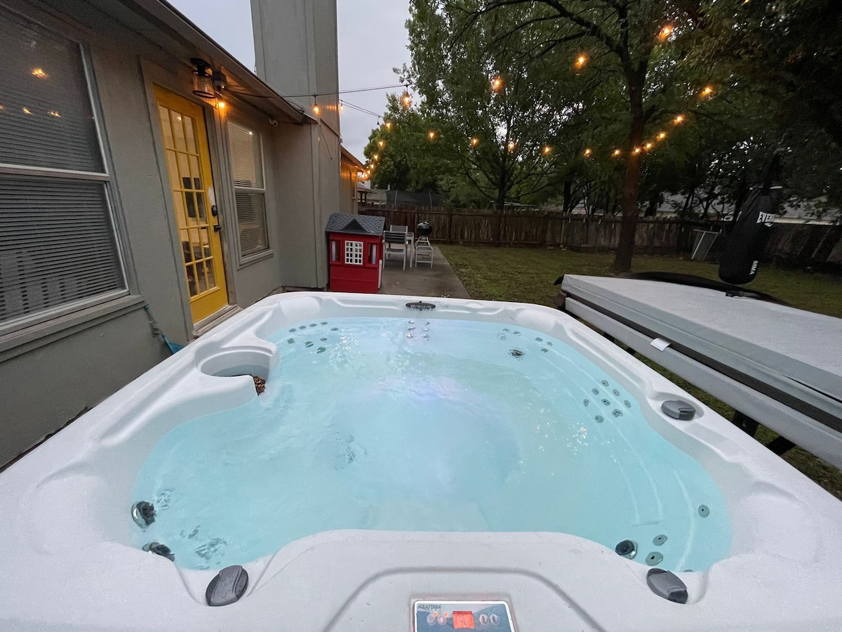 (hot tub) 11 Beds 4br near Austin foosball/shuffle