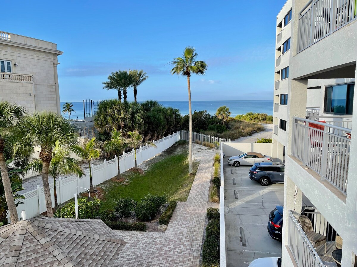 2BR Gulf Views from the Balcony, Beach Access