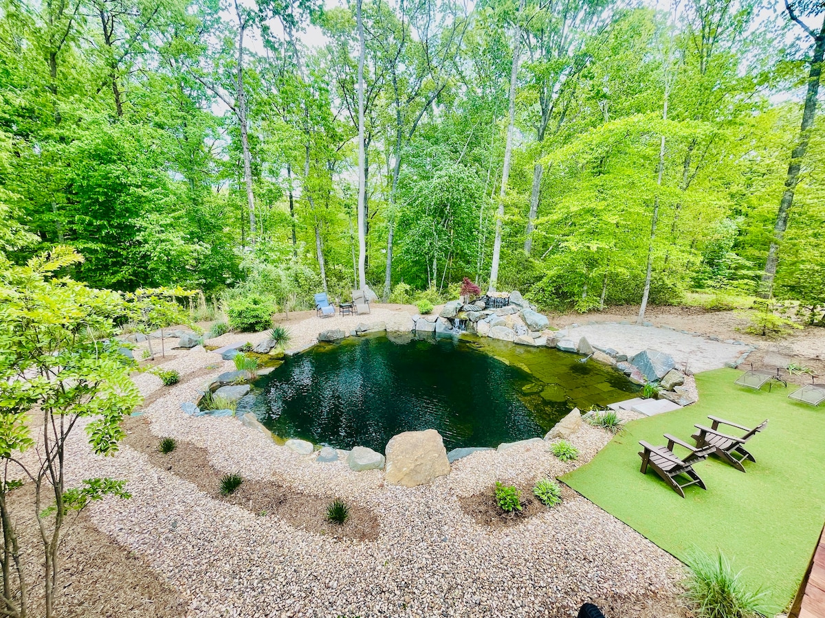 Charlottesville home - hot tub, fire pit & pond