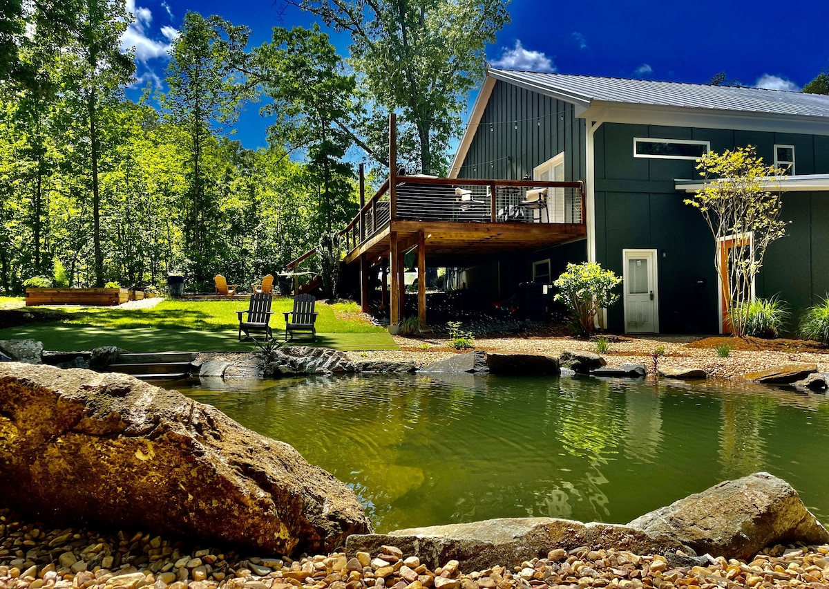 Charlottesville home - hot tub, fire pit & pond