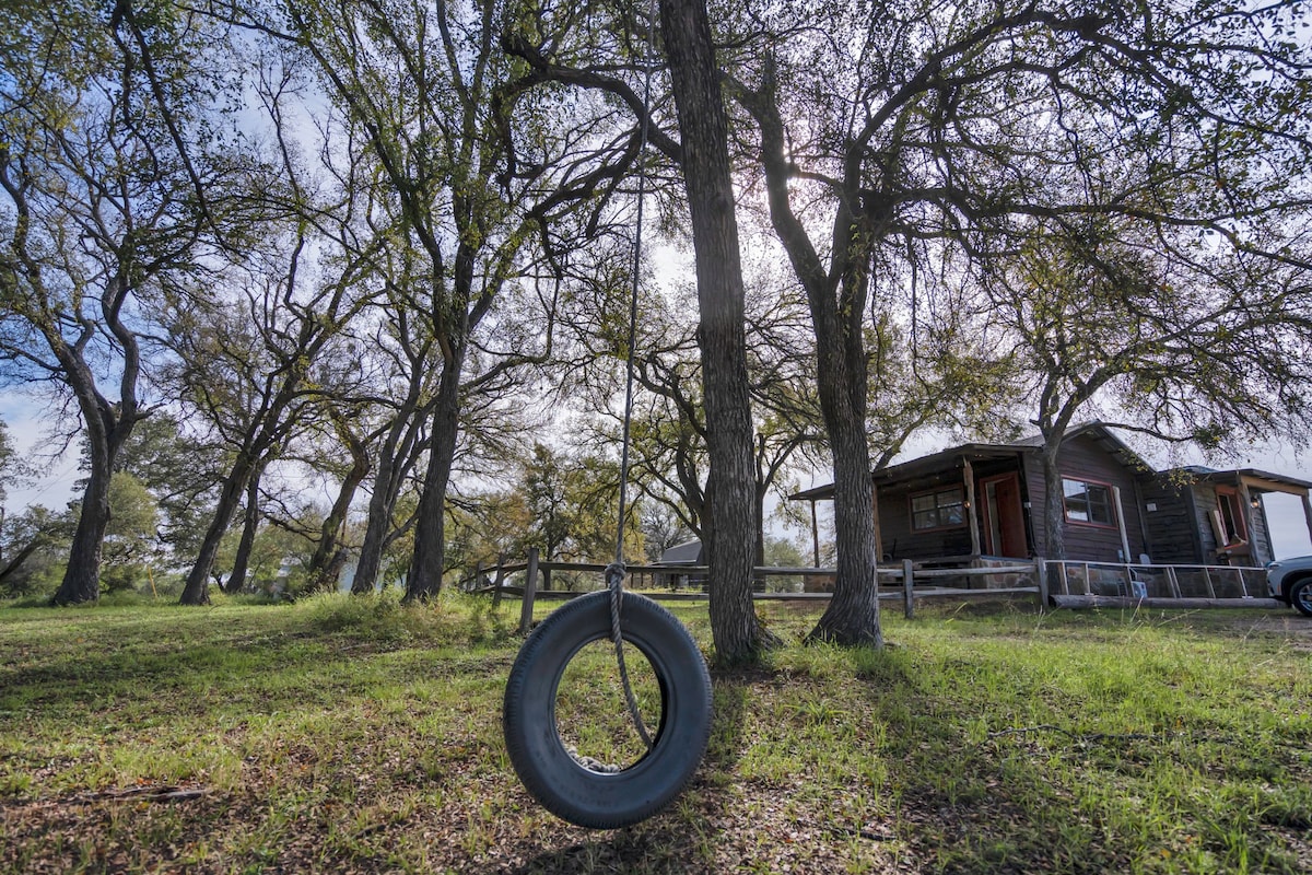 Pet-friendly cabin with hot tub