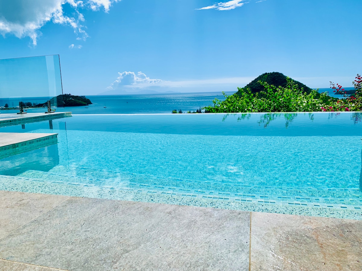 Luxe Sea View & Infinity Pool. 10min walk to beach